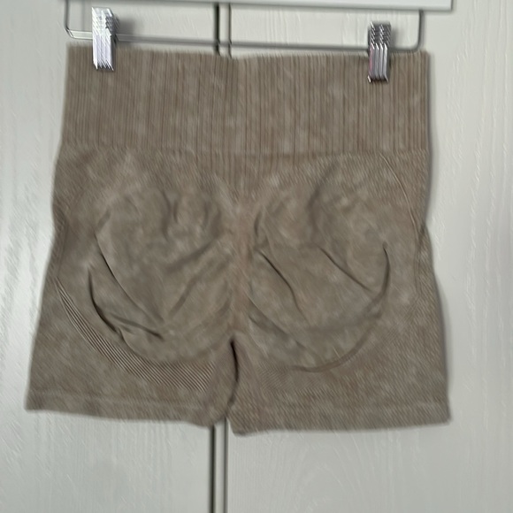 women’s sports/gym shorts - Picture 2 of 4